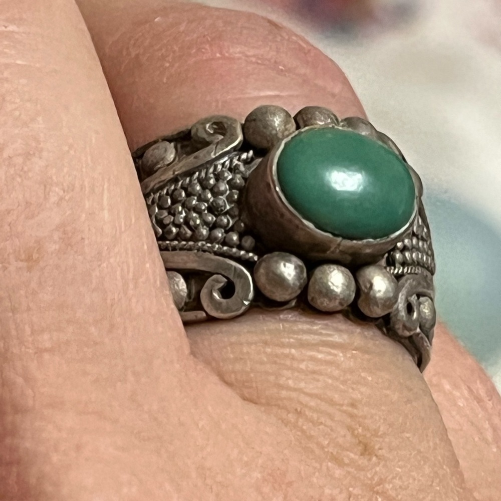 Silver 925 Ring with Green Stone - Picture 11 of 12